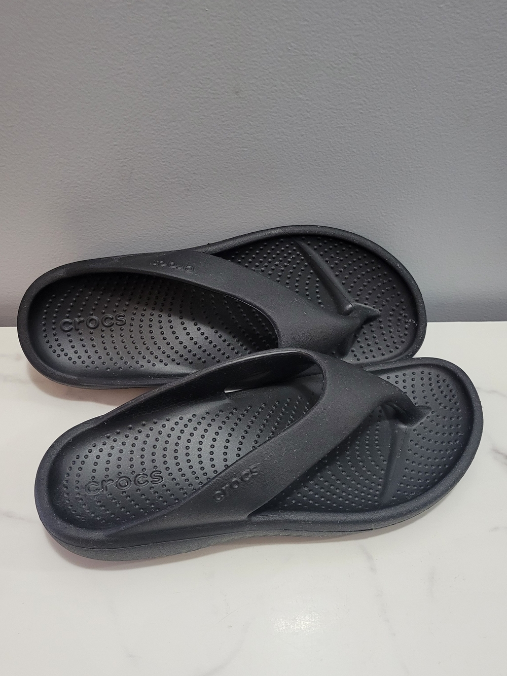 Crocs Black Slip-On Footbed Sandals Size 8 - Picture 2 of 5